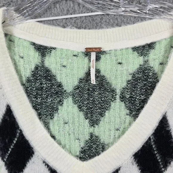 Free People Sweater Women's Through the Motions Cropped Argyle Plaid Vest SIze M - Picture 2 of 9